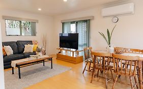 Prime Location At Mt Eden- Cozy Vibe 3Br Home